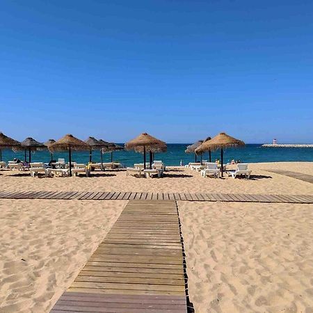 Apartamento Frente Ao Mar Com Piscina De Agua Salgada Куартейра Екстериор снимка