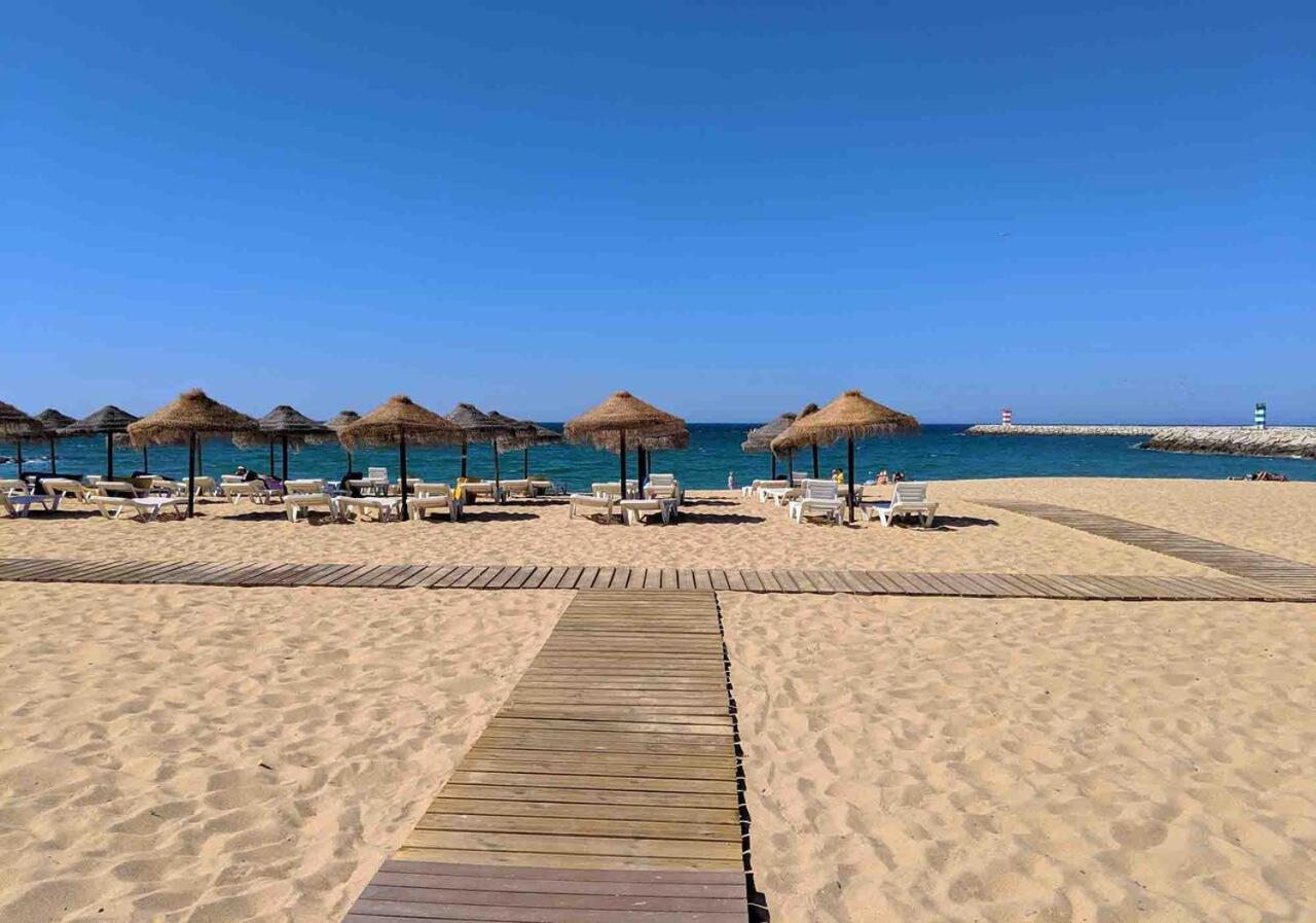 Apartamento Frente Ao Mar Com Piscina De Agua Salgada Куартейра Екстериор снимка