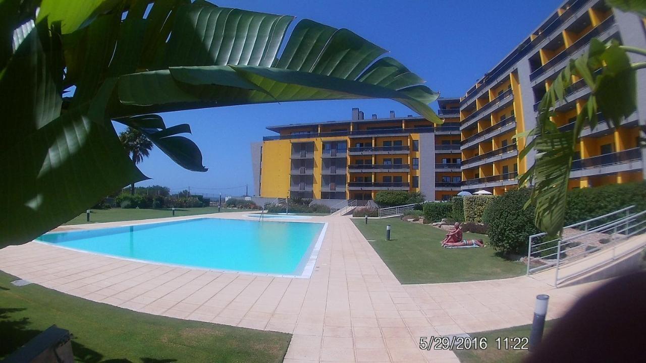 Apartamento Frente Ao Mar Com Piscina De Agua Salgada Куартейра Екстериор снимка