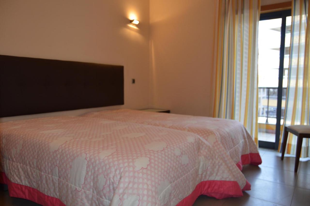 Apartamento Frente Ao Mar Com Piscina De Agua Salgada Куартейра Екстериор снимка