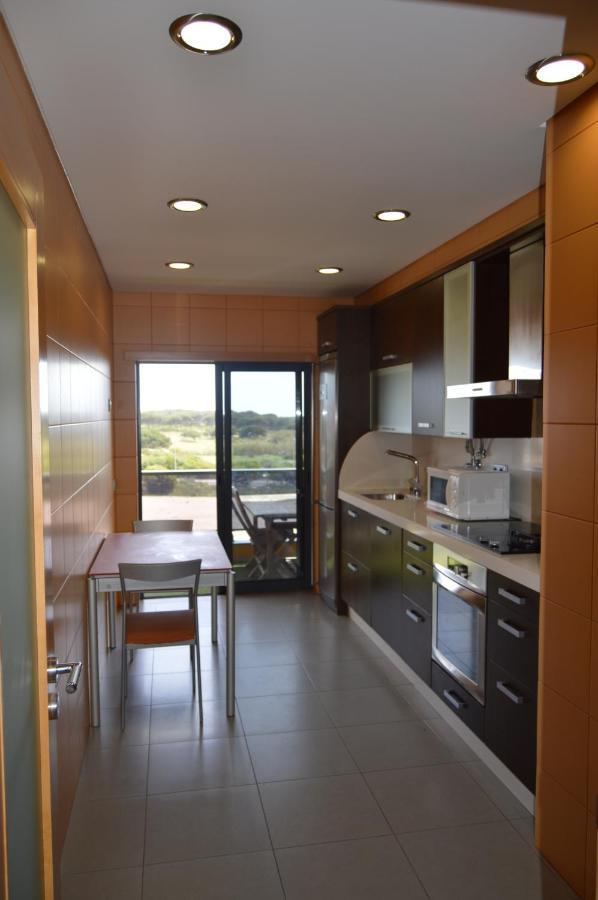 Apartamento Frente Ao Mar Com Piscina De Agua Salgada Куартейра Екстериор снимка
